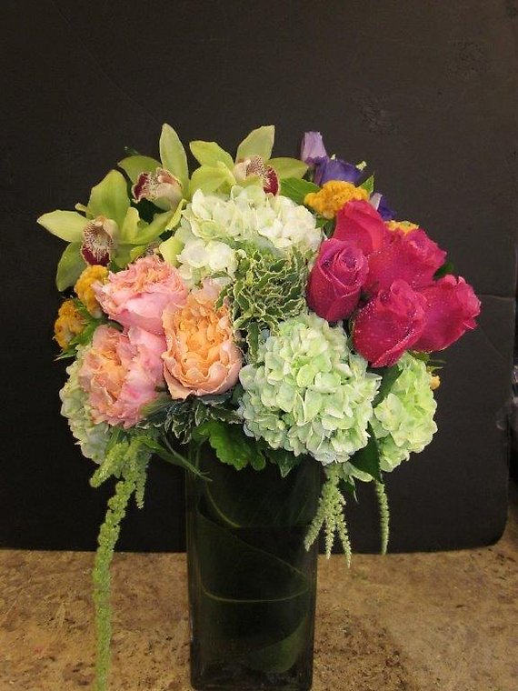 Ann\'s Flowers Vibrant Blooms